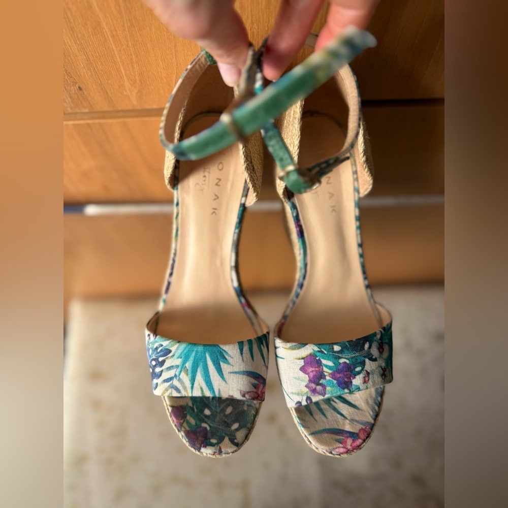 Like New Floral Print Wedge Espadrille Sandals Size 37 - Picture 7 of 8